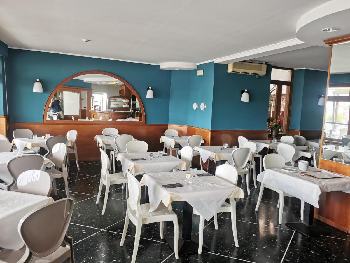 Albium Hotel Albenga Exterior photo