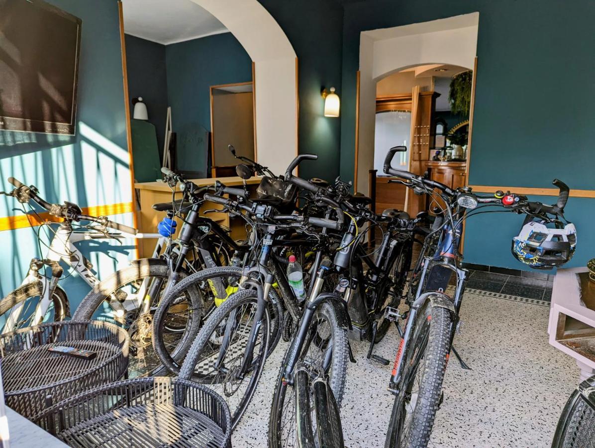 Albium Hotel Albenga Exterior photo