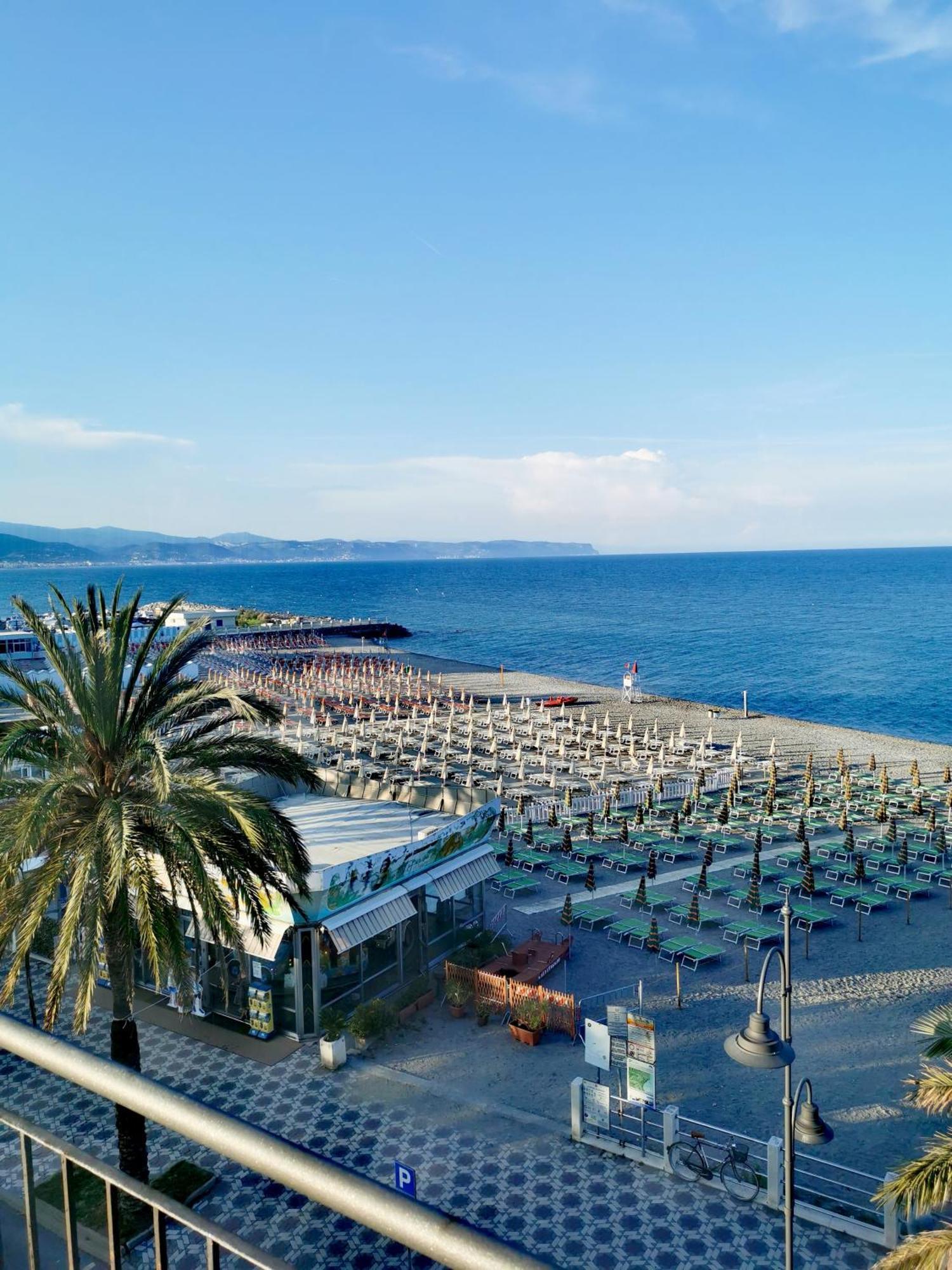 Albium Hotel Albenga Exterior photo