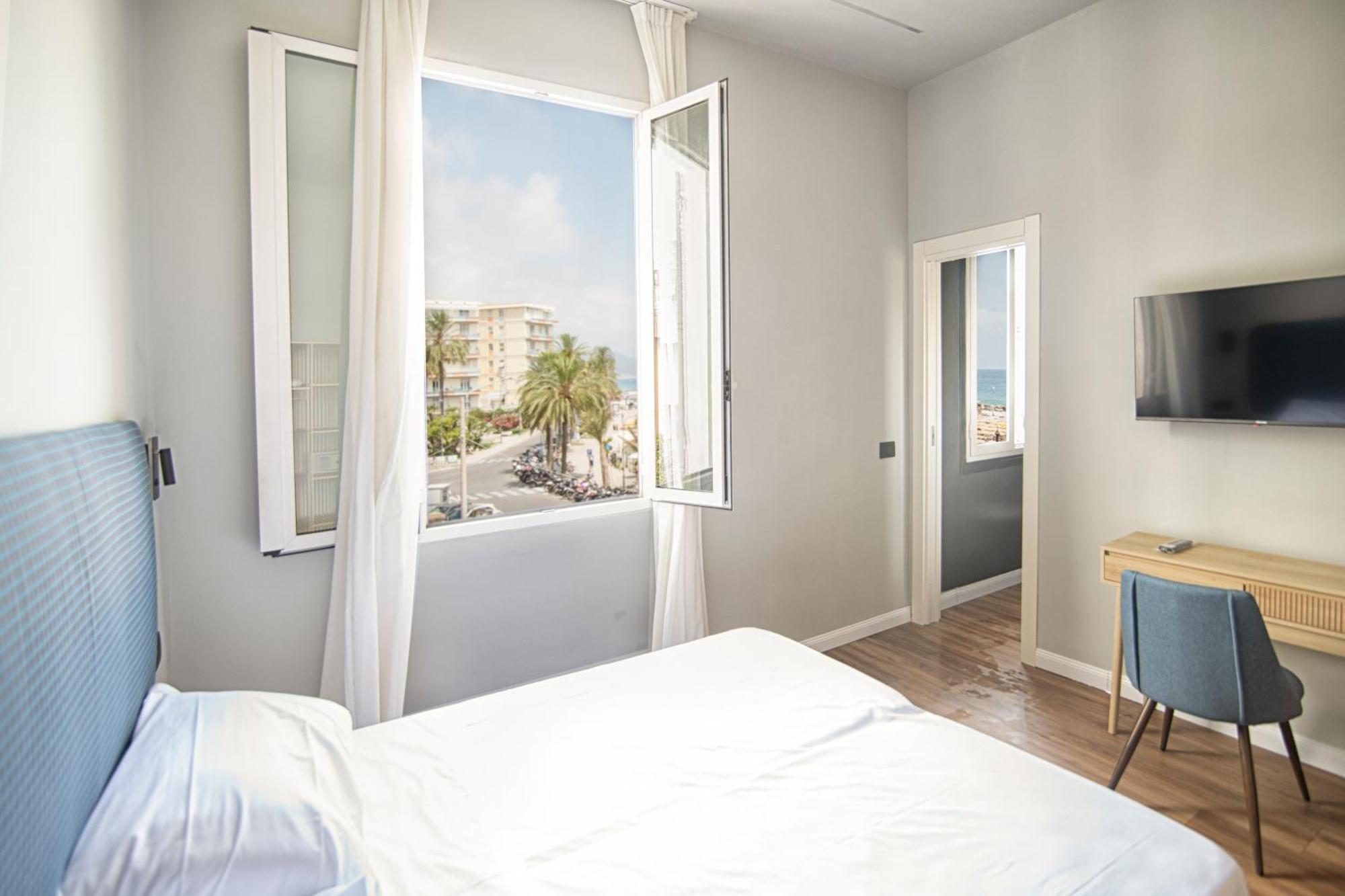 Albium Hotel Albenga Exterior photo