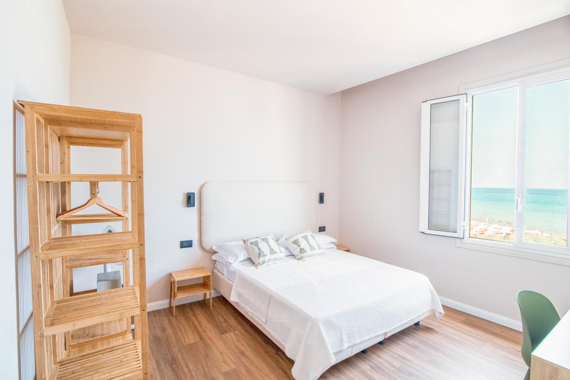 Albium Hotel Albenga Exterior photo