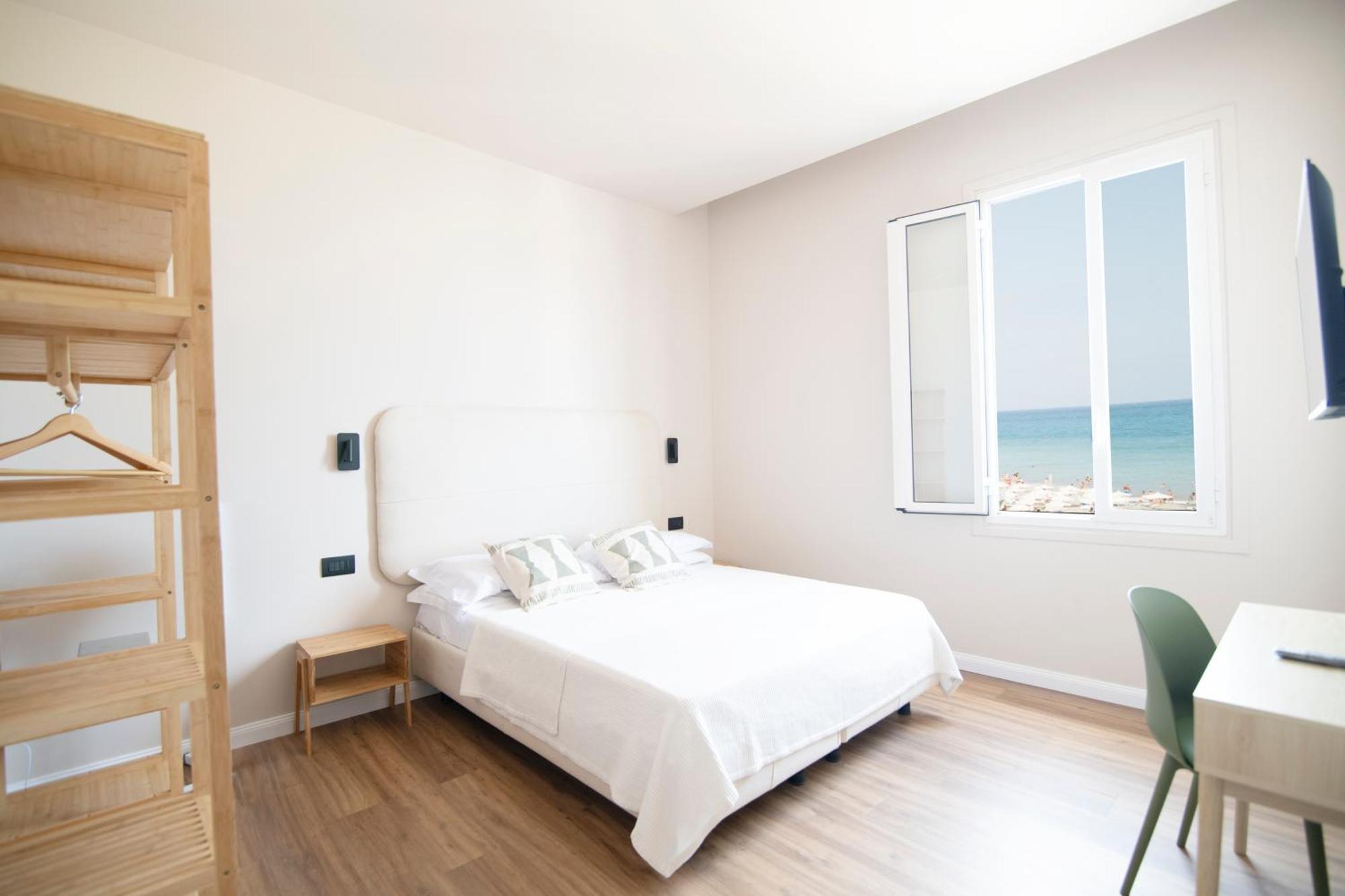 Albium Hotel Albenga Exterior photo