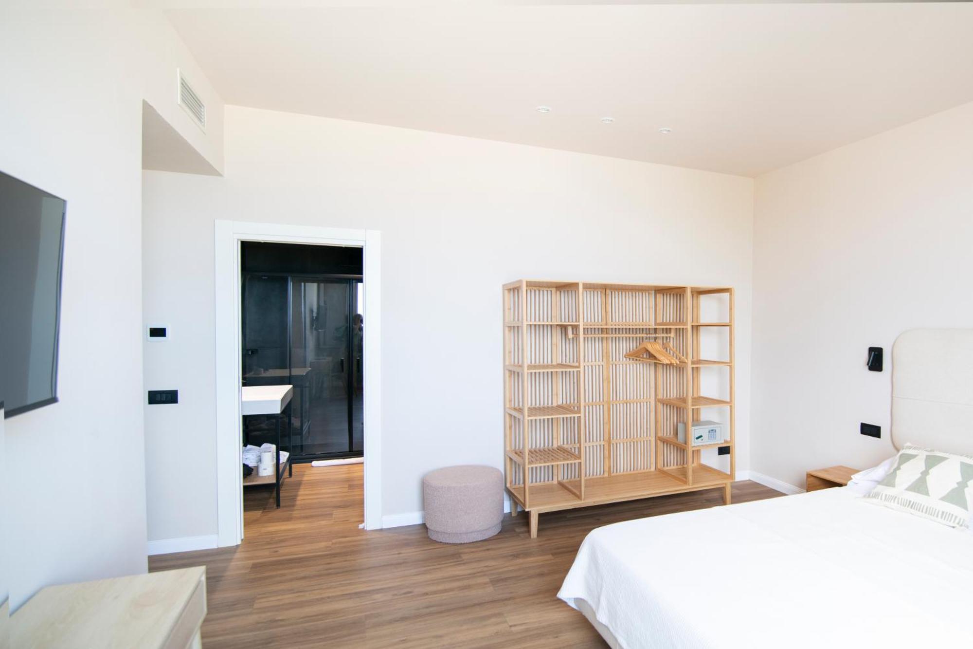 Albium Hotel Albenga Exterior photo