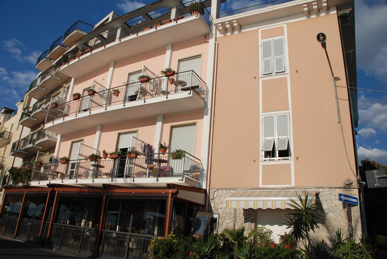 Albium Hotel Albenga Exterior photo
