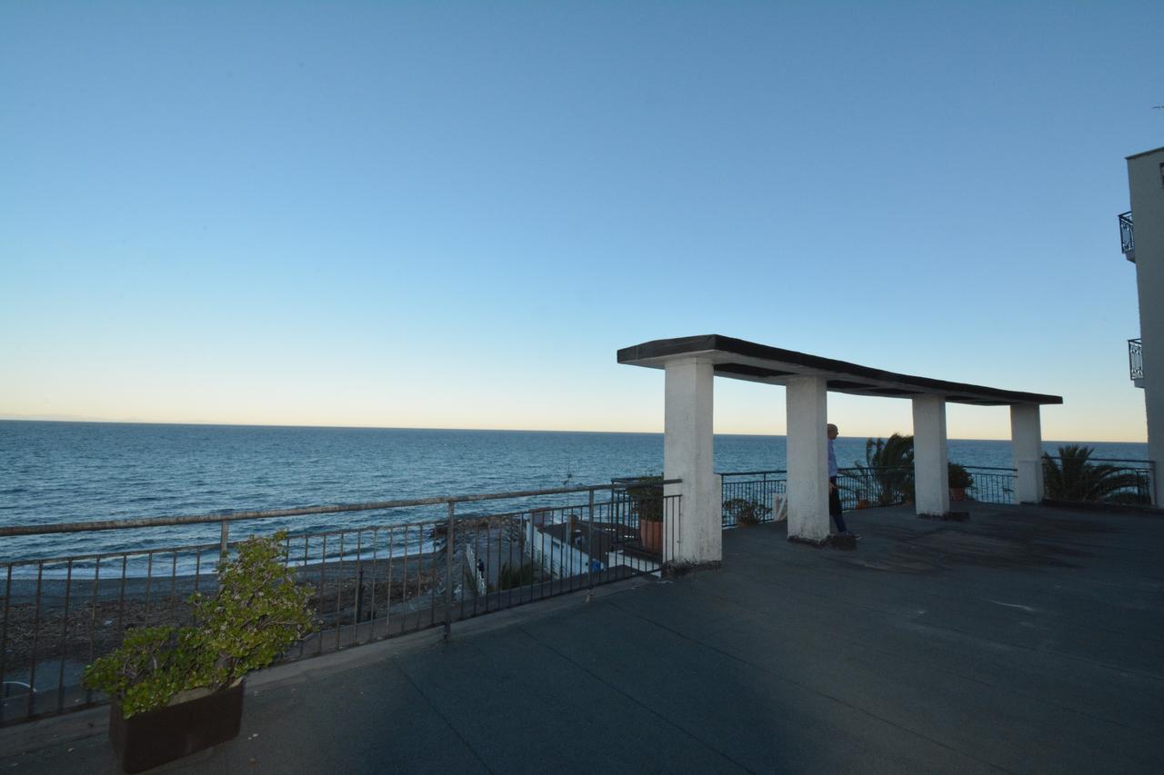 Albium Hotel Albenga Exterior photo